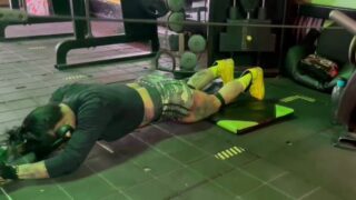 Natasha_Fit_Hot training at the gymn