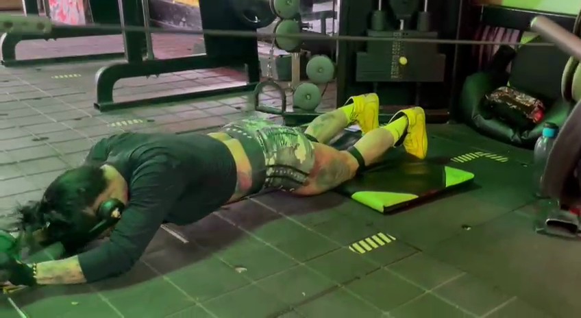 Natasha_Fit_Hot training at the gymn